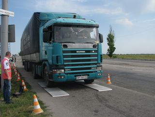 Вантажівки сільгоспвиробників не порушують норми великотоннажних перевезень на Львівщині
